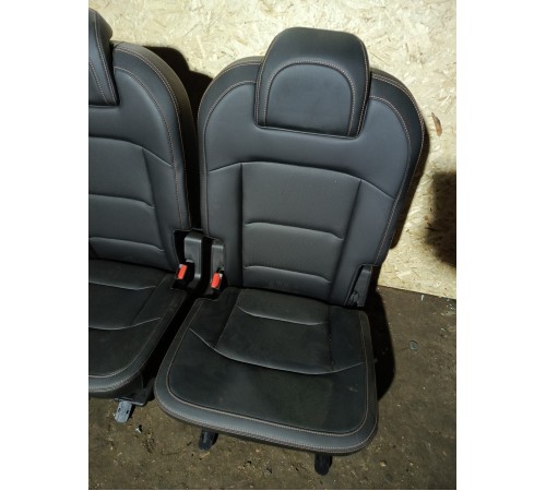 Сидение заднее 3й ряд