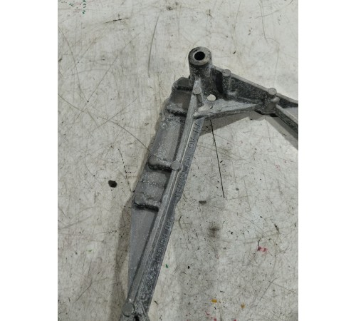 Кронштейн интеркулера