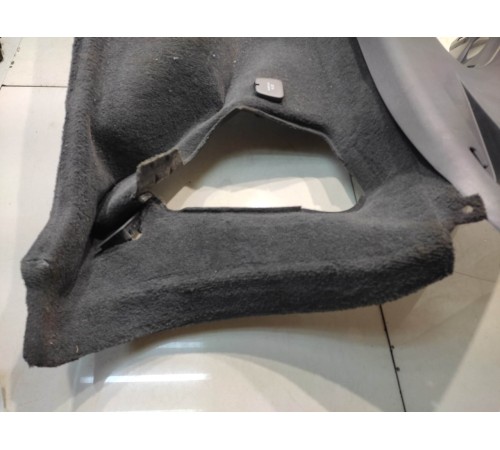 Обшивка багажника (правая)