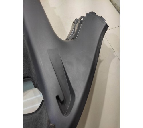 Обшивка багажника (правая)