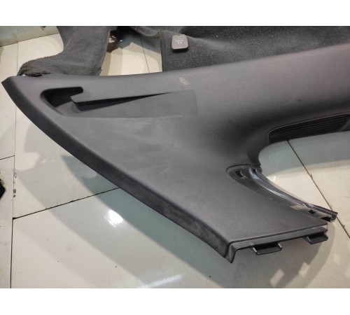 Обшивка багажника (правая)