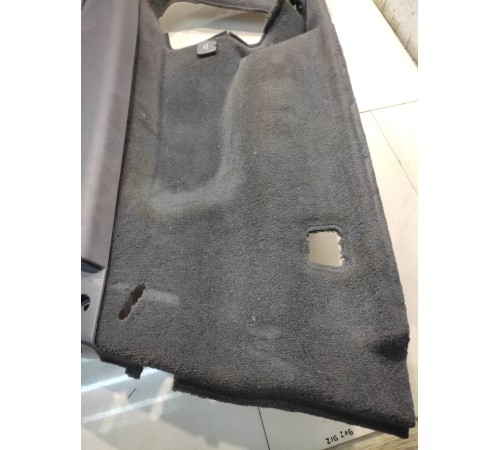 Обшивка багажника (правая)