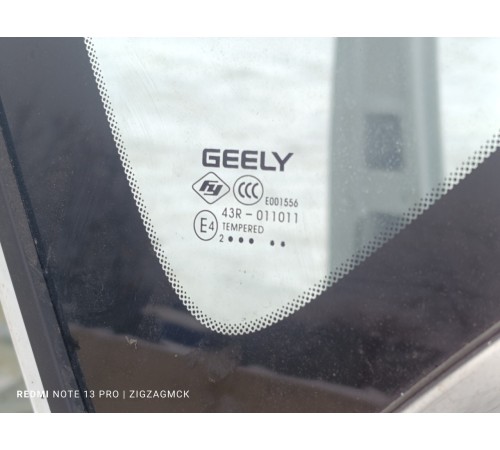 Глухое стекло заднее левое