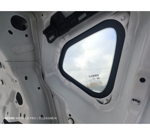 Глухое стекло заднее левое