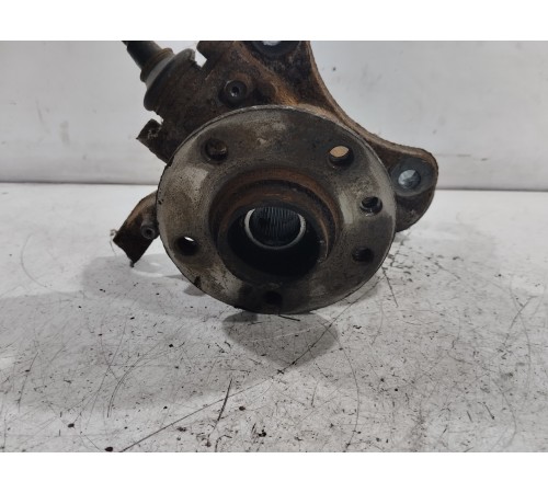 Кулак поворотный передний левый