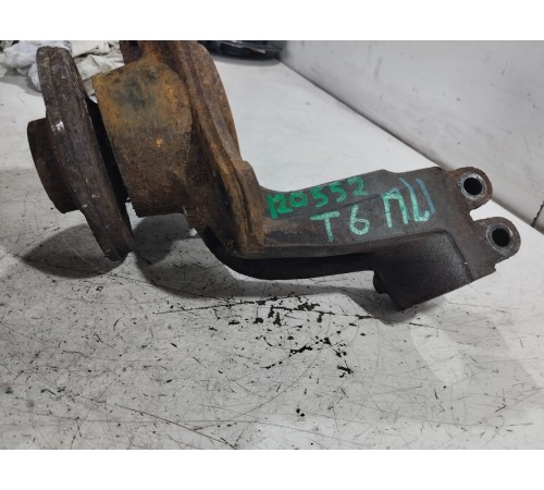 Кулак поворотный передний левый