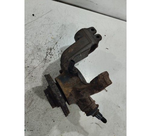 Кулак поворотный передний левый