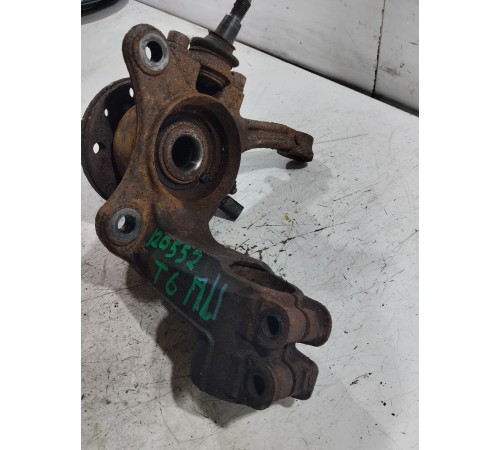 Кулак поворотный передний левый