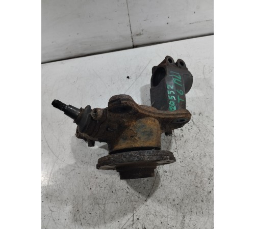 Кулак поворотный передний левый