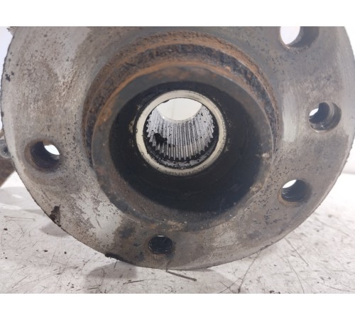 Кулак поворотный передний левый