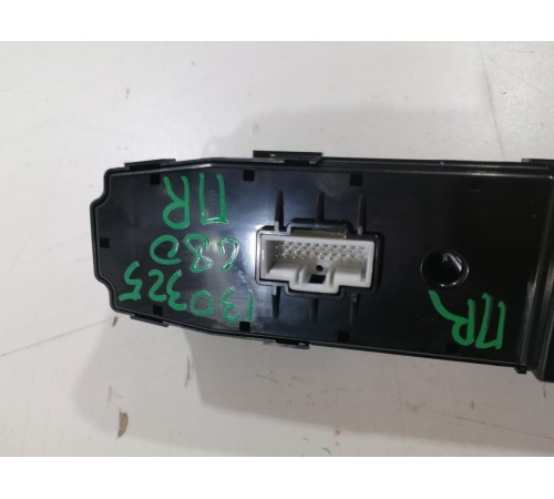 Блок кнопок передней правой двери 