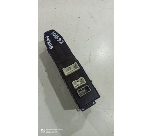 Блок управления стеклоподъемниками (передний левый)