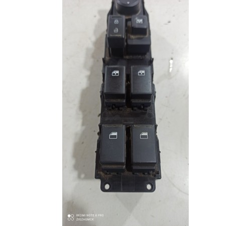 Блок управления стеклоподъемниками (передний левый)