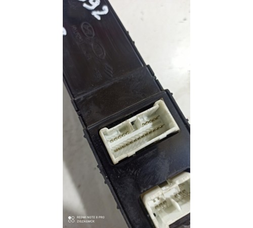 Блок управления стеклоподъемниками (передний левый)