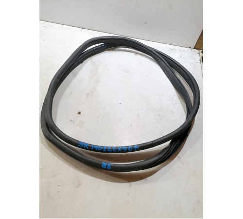 Уплотнитель проема двери задний правый