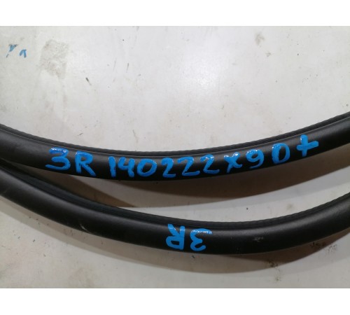 Уплотнитель проема двери задний правый