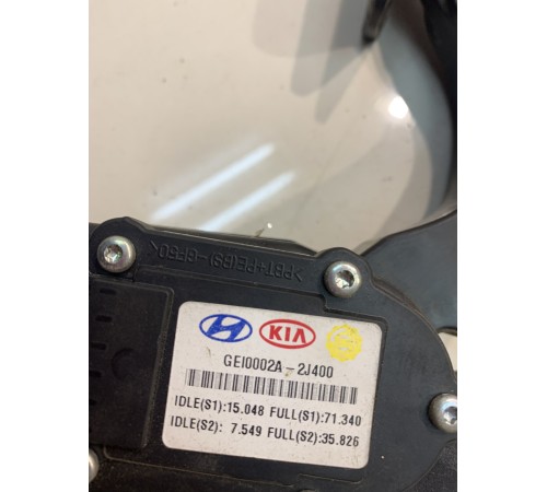 Педаль акселератора