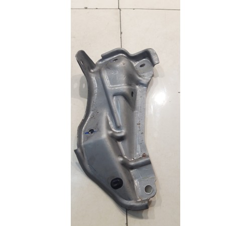 кронштейн кузова (правый)