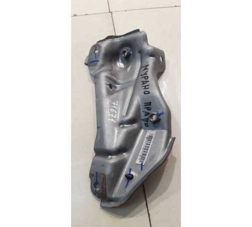 кронштейн кузова (правый)