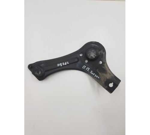 Кронштейн переднего подрамника правый