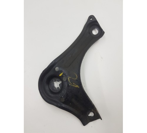 Кронштейн переднего подрамника правый