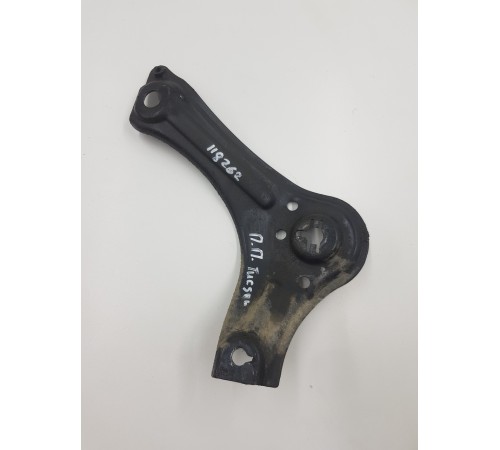 Кронштейн переднего подрамника правый