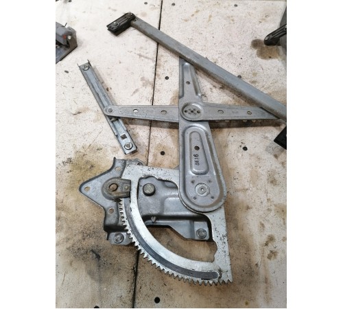 Стеклоподъемник электрический задний левый