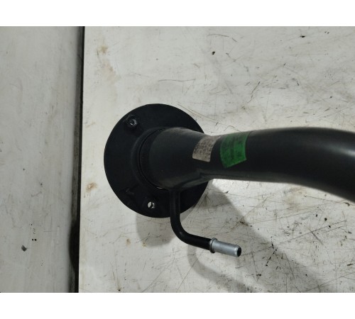 Горловина топливного бака