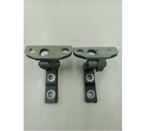 Комплект петель передней правой двери 2 шт.