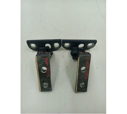 Комплект петель передней правой двери 2 шт.