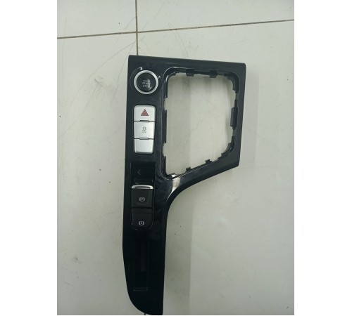 накладка консоли центральной