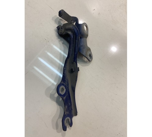 Петля капота (правая)