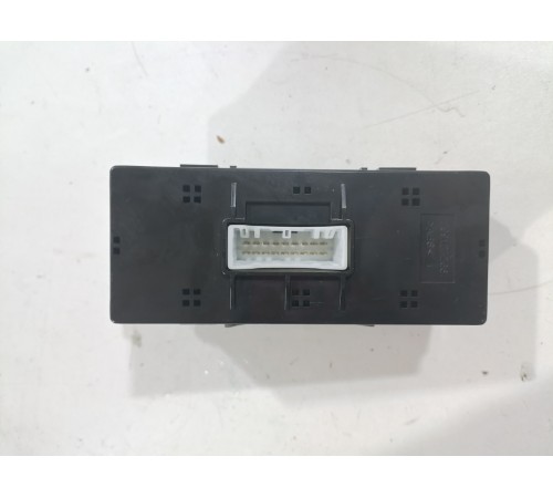 Кнопка стеклоподъемника задней левой двери 