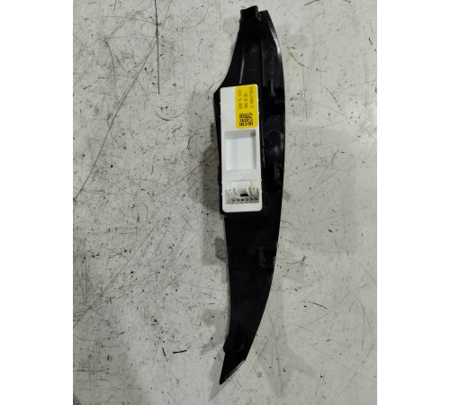 Кнопка стеклоподъёмника задняя правая