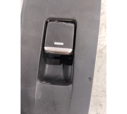 Кнопка стеклоподъёмника задняя правая