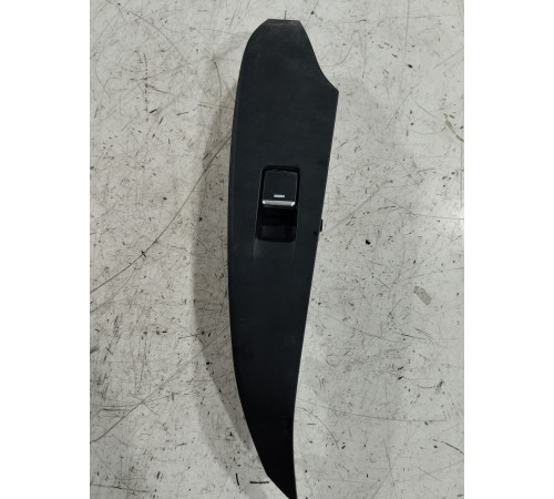 Кнопка стеклоподъёмника задняя правая