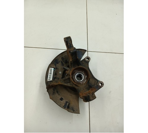 Кулак поворотный передний левый