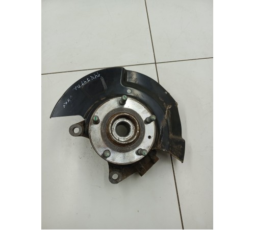 Кулак поворотный передний левый