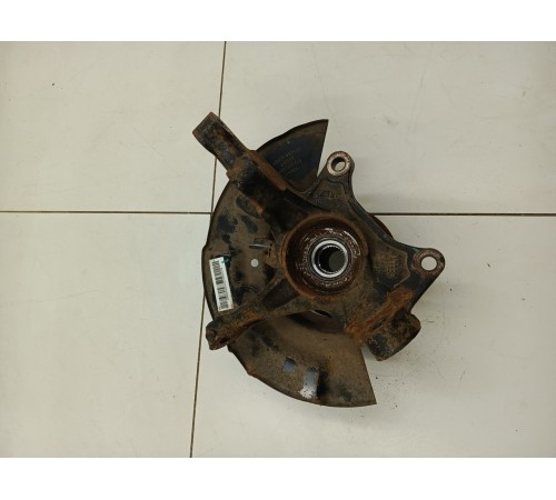 Кулак поворотный передний левый