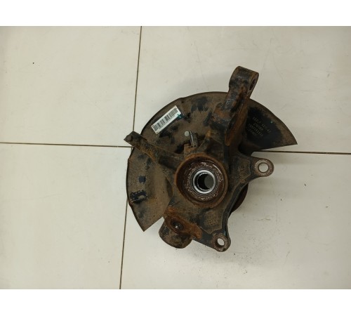 Кулак поворотный передний левый