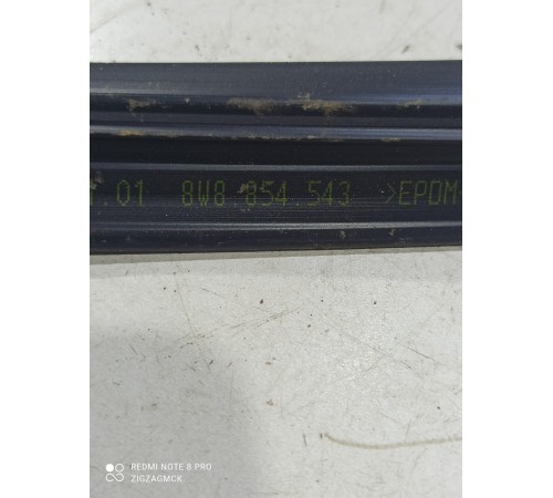 Уплотнитель капота левый