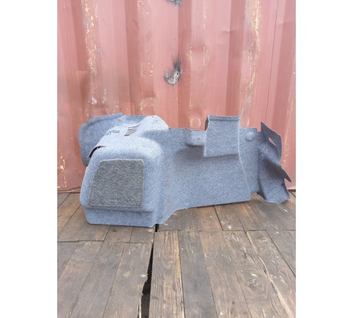 Обшивка багажника правая