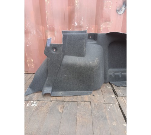 Обшивка багажника правая