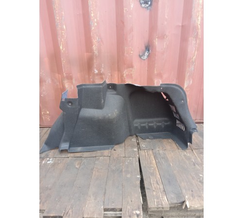 Обшивка багажника правая