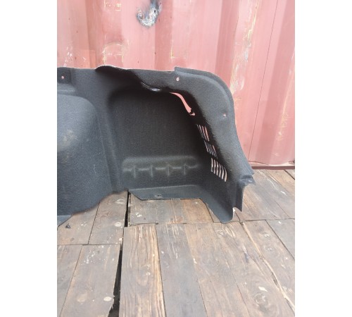 Обшивка багажника правая