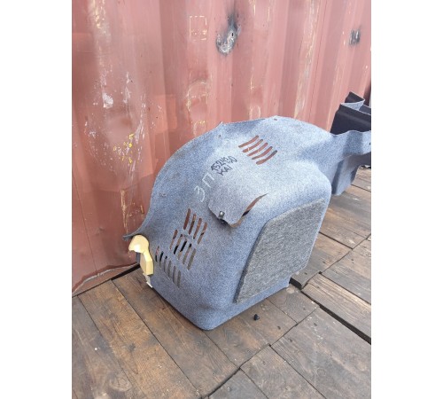 Обшивка багажника правая