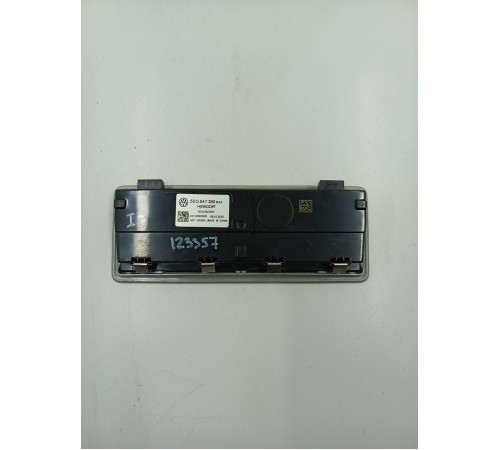 Плафон внутреннего освещения салона задний