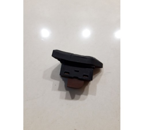 Кнопка центрального замка (передняя, правая)