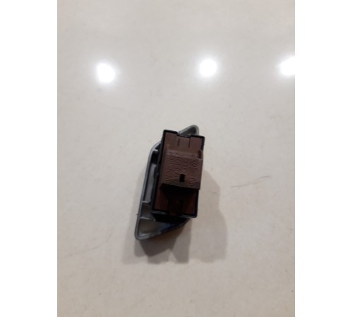 Кнопка центрального замка (передняя, правая)