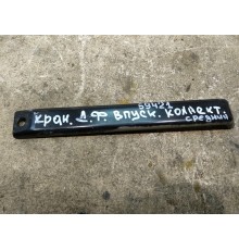 Кронштейн впускного коллектора стредний